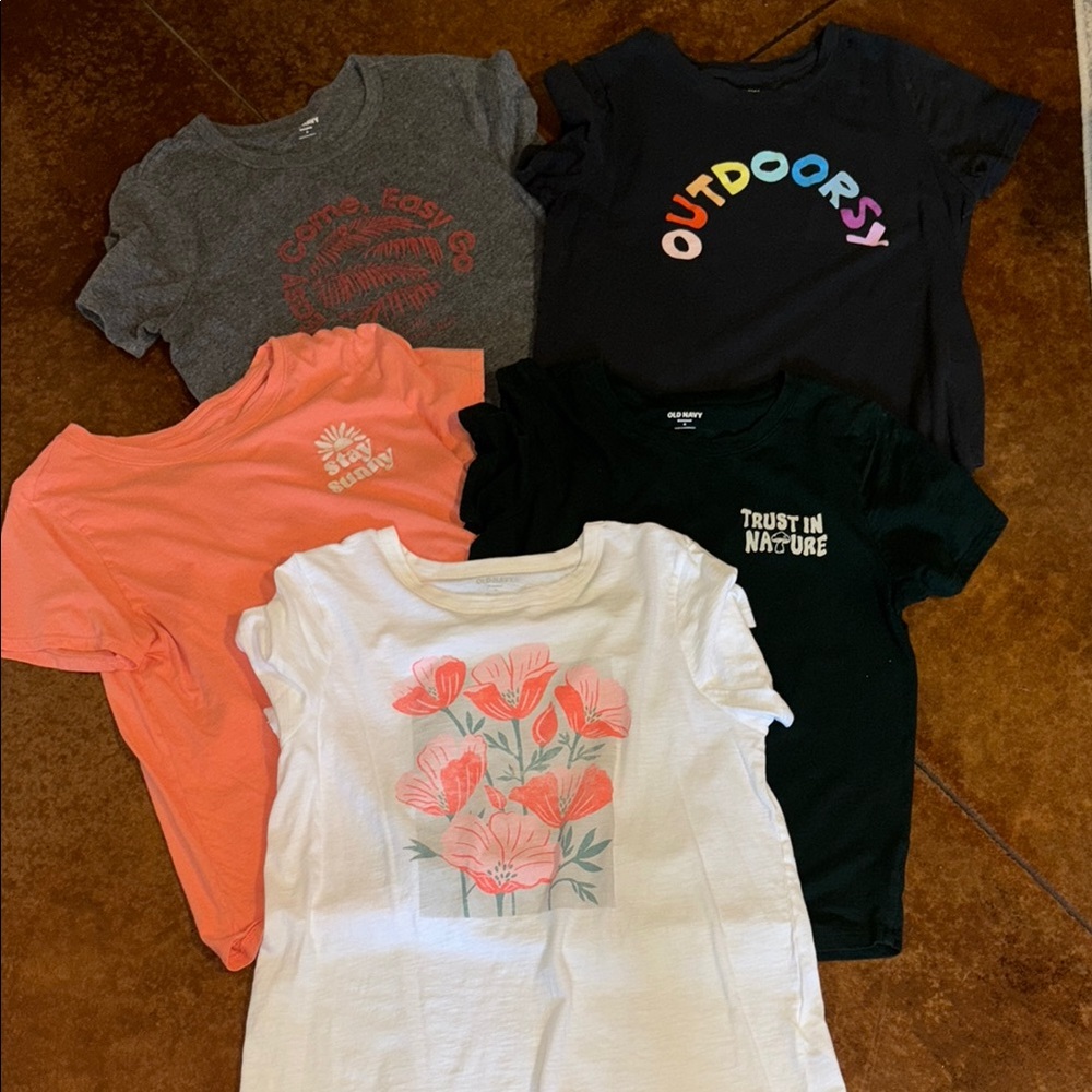 Old Navy Graphic T-Shirt Bundle